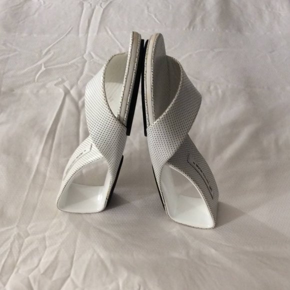 UN United Nude Mobius Polka Dot Leather Wedge Shoe - Picture 8 of 11